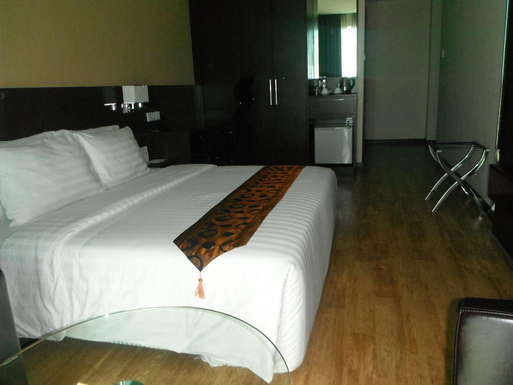 Keoja Hotel Kuala Belait Exterior foto